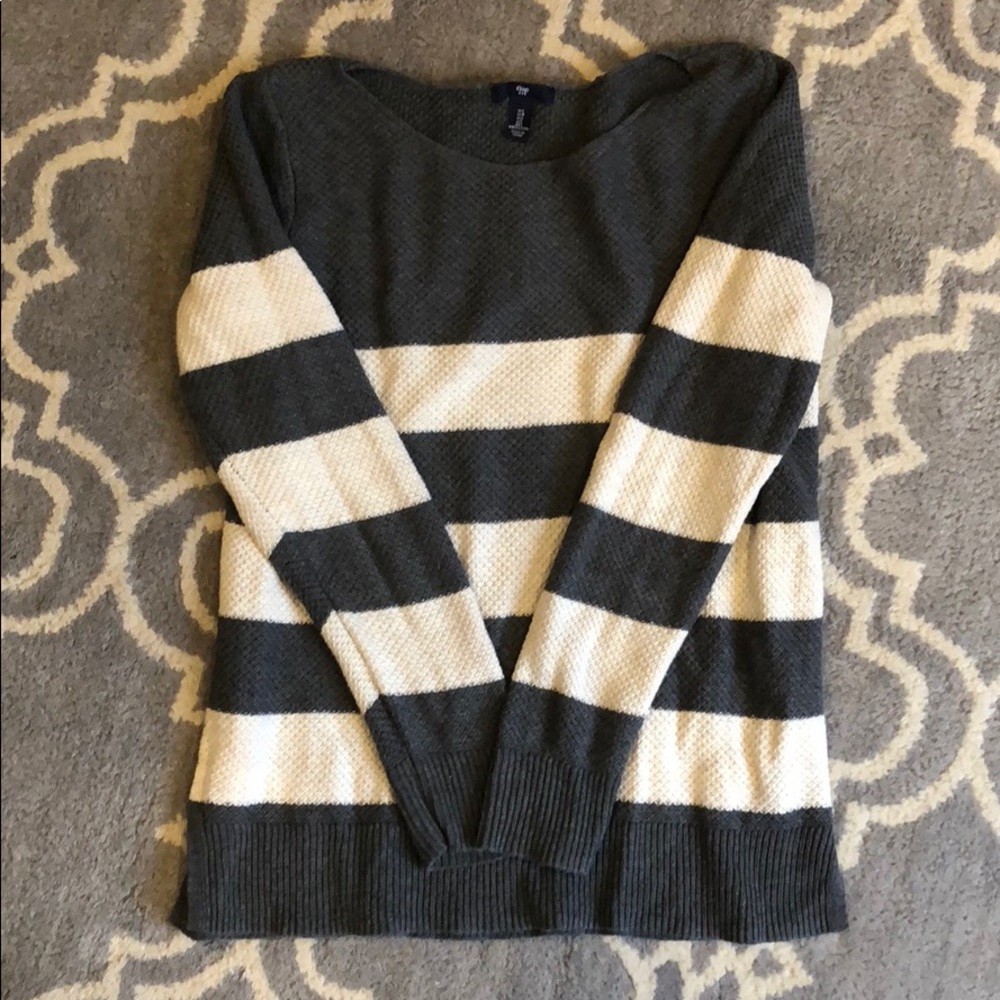 Gap sweater